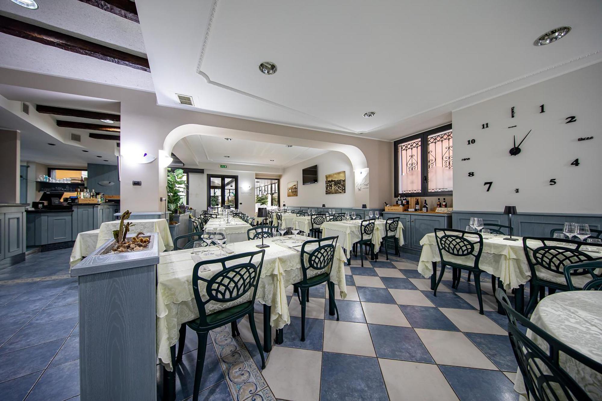 ורבאניה Hotel Novara מראה חיצוני תמונה