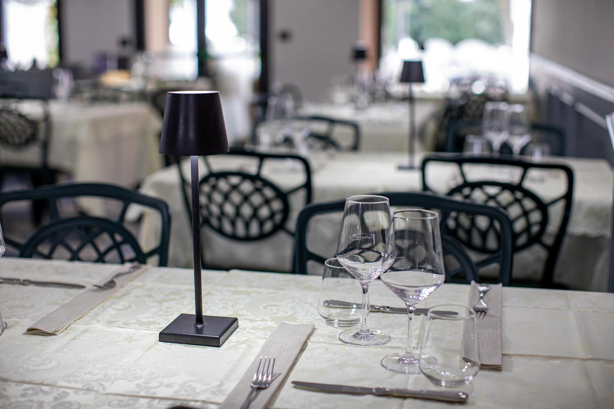 ורבאניה Hotel Novara מראה חיצוני תמונה